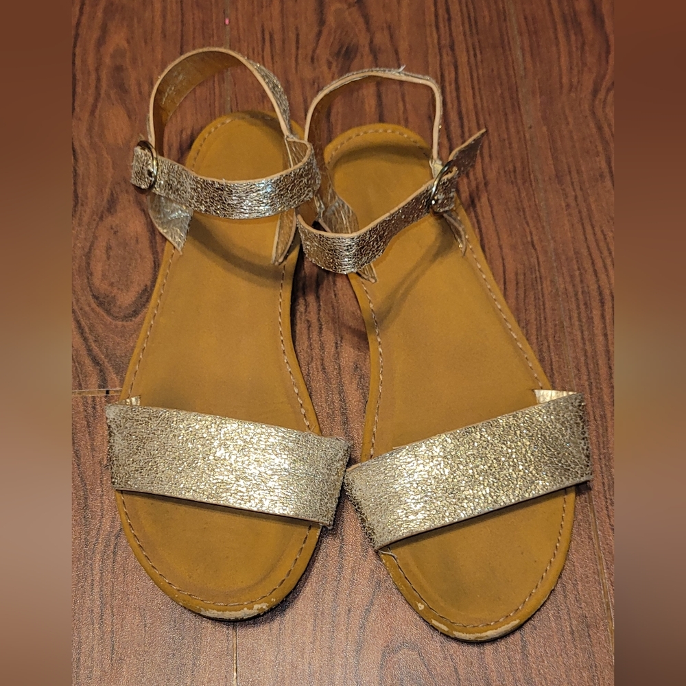 Gold strappy sandals size: 7